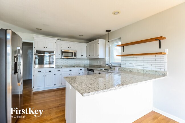 Building Photo - 819 Trailway Dr
