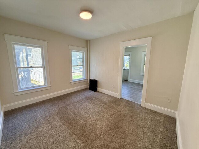 Building Photo - 322 Taylor Ave