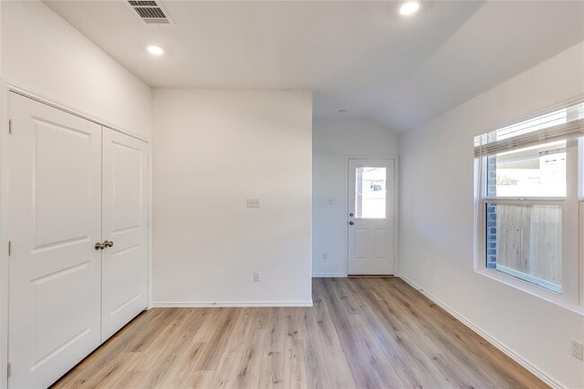 Building Photo - 318 Canley Lp
