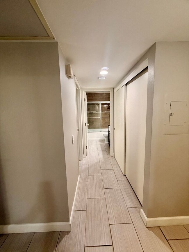 Building Photo - Charming 1 Bedroom, 1 bath condo in the heart of Irvine