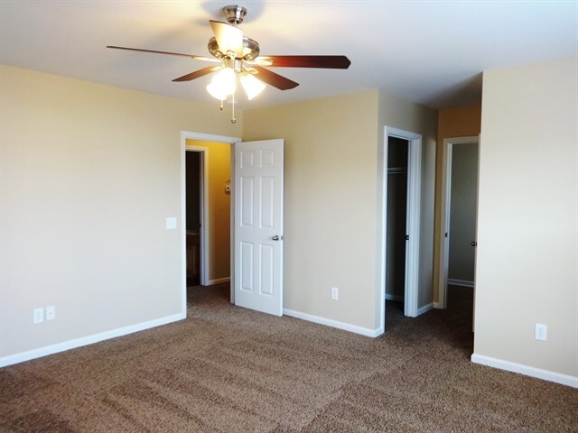 Building Photo - 506 Evening Shade Dr