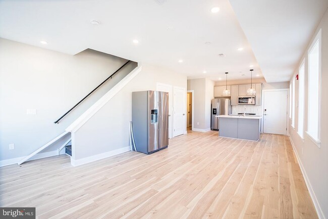 Building Photo - 129 S 49th St