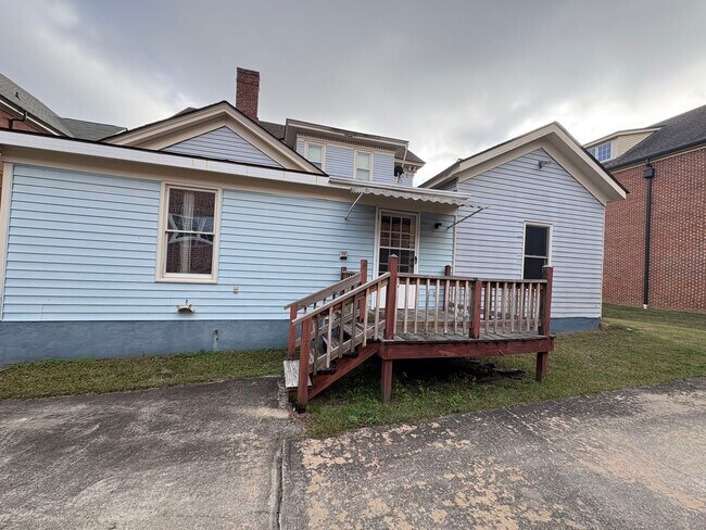 Building Photo - 743 Orange St