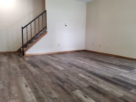 Building Photo - 202 Heritage Cir