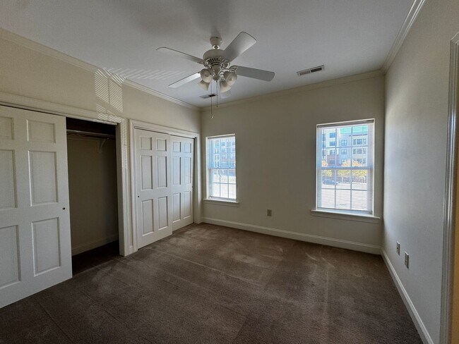 Building Photo - Available now!  Spacious 2BR/2BA Apartment in Downtown Raleigh