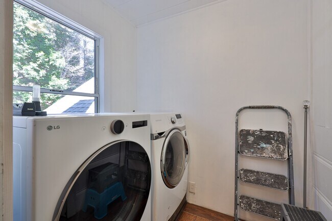 Building Photo - 26316 CA-189