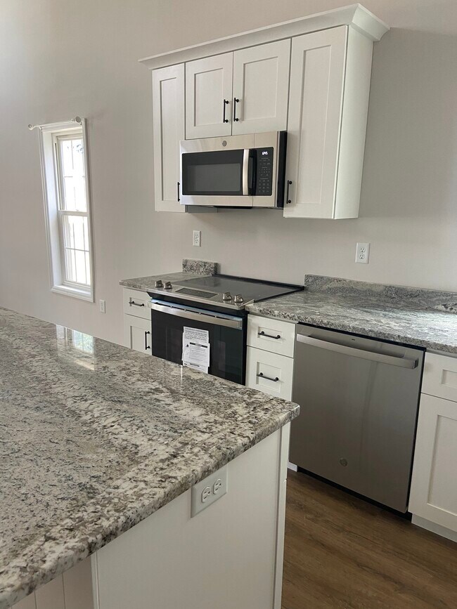Dishwasher and Center Island - 30 E Center St