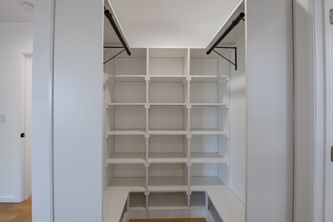 Building Photo - 6557 Darwell Ave