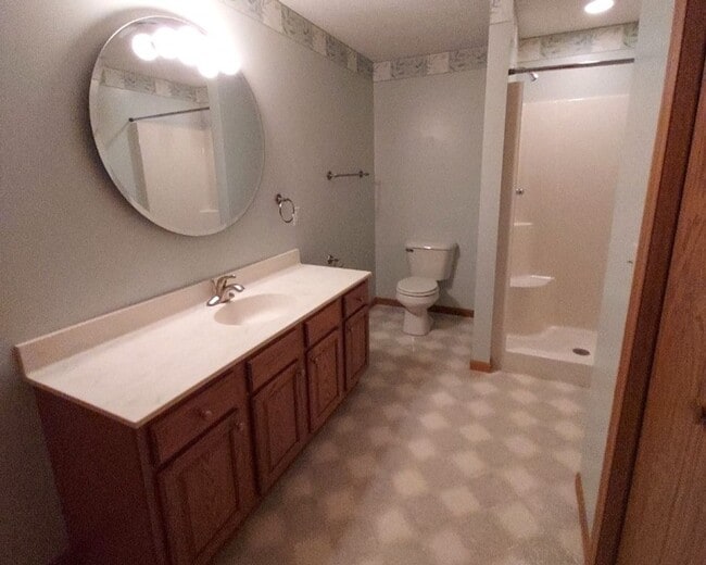 Building Photo - Nice 3 Bedroom 3 Bathroom Twinhome in River Falls