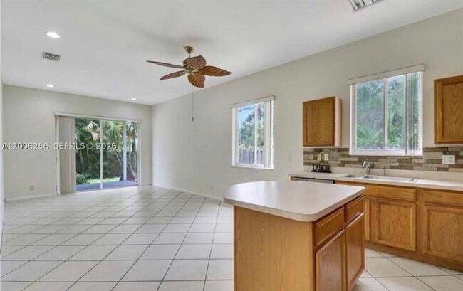 Building Photo - 4735 SE Winter Haven Ct