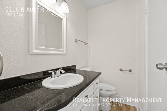 Primary Photo - 2116 N Austin Ave