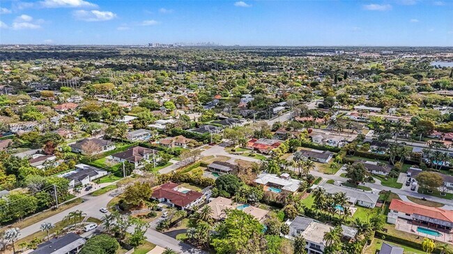 Building Photo - 13621 SW 103rd Ave