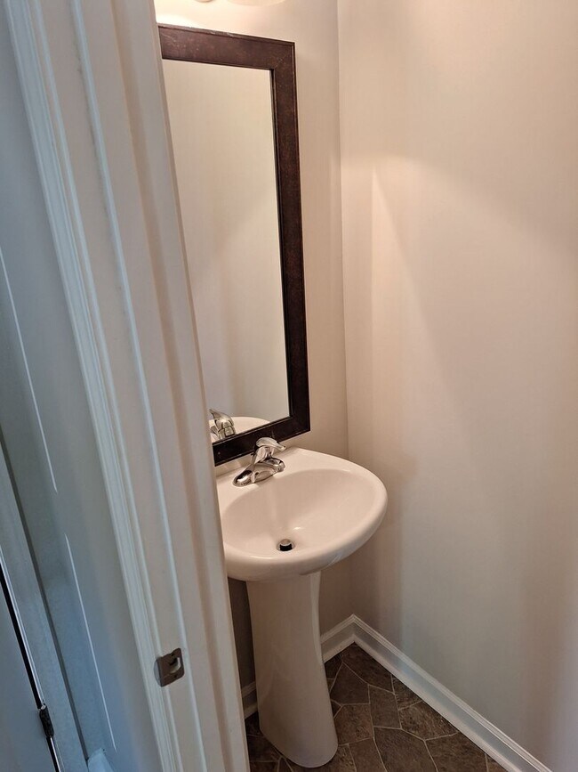 Building Photo - Wonderful Two Story Four Bedroom Home in Northeast Columbia!