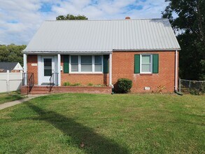 Building Photo - Incredible 3 Bedroom Ranch with Spacious 2...