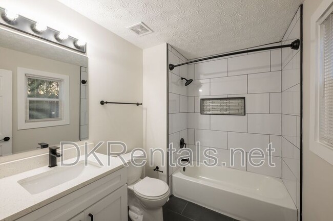 Building Photo - 237 Park Ave