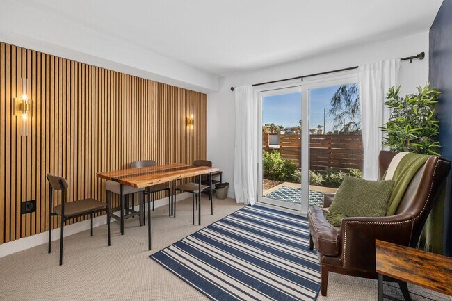 Building Photo - Beautiful upgraded 3 bedroom townhome with 2 car garage!