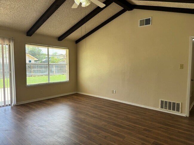 Building Photo - 6919 Moon Lake Dr