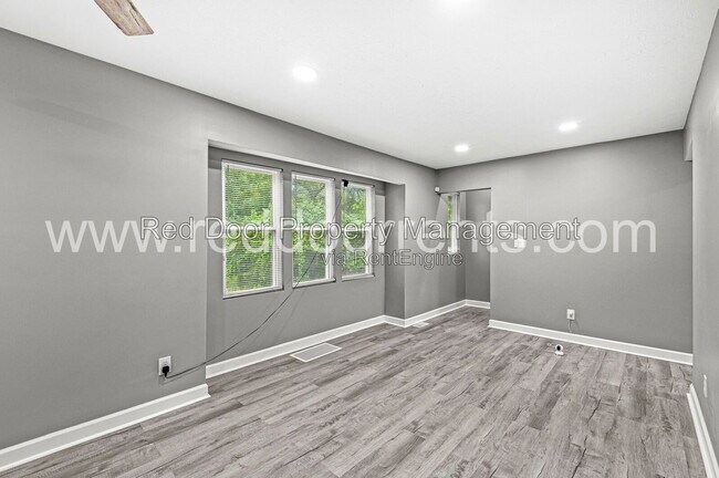 Building Photo - 3340 N Sherman Dr
