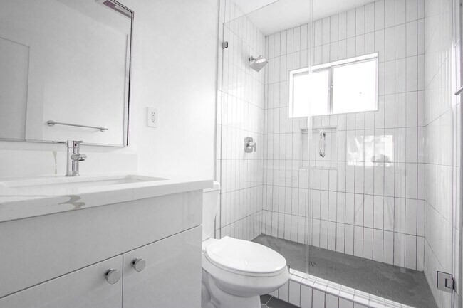 Interior Photo - 937 N Orange Grove Ave