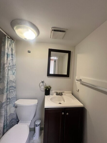 Building Photo - 516 Meadow Hall Dr