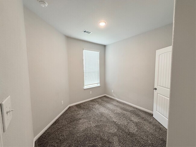 Building Photo - 14501 Sugar Pines Dr