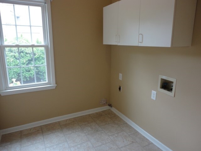 Building Photo - 1034 Chesterfield Place NW