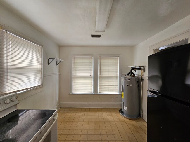 Building Photo - Charming 1/1 Home Just Minutes from Campus