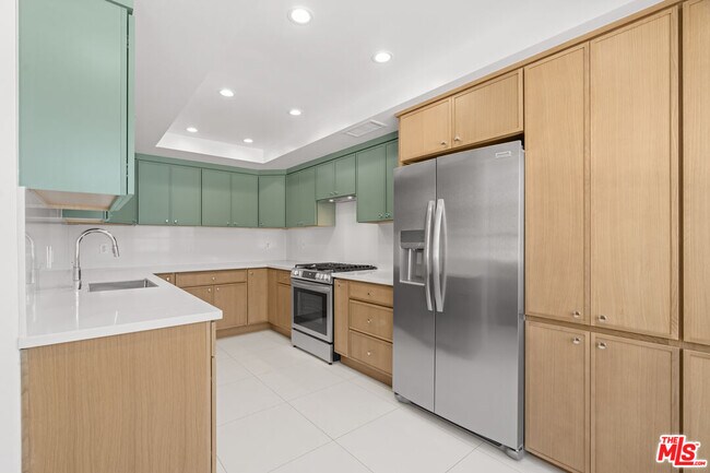 Building Photo - 2541 Stoner Ave