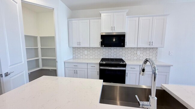 Building Photo - 15988 W Desert Spoon Dr