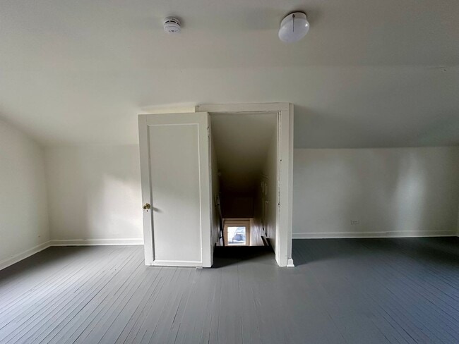 Building Photo - Adorable Home in a Historic Oregon City Neighborhood