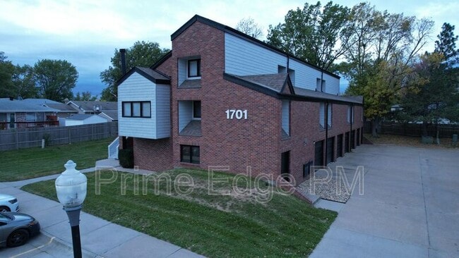 Building Photo - 1701 Ridgehaven Ct