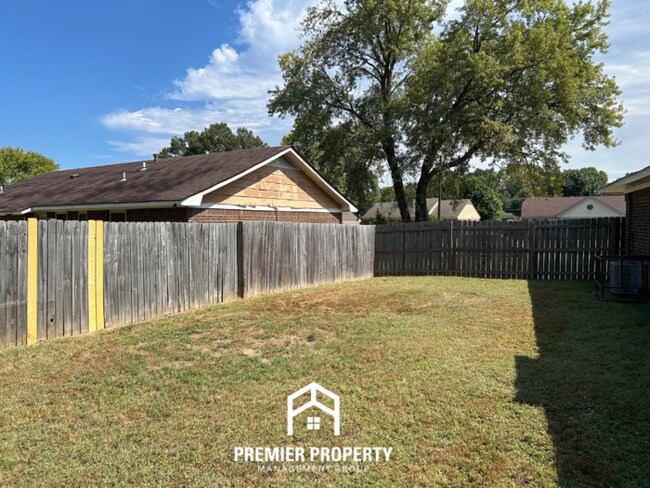 Building Photo - 6200 Somerset Cove