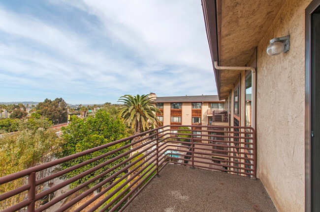Building Photo - BEAUTIFUL BAY PARK CONDO W/ BAY VIEWS! - 2...