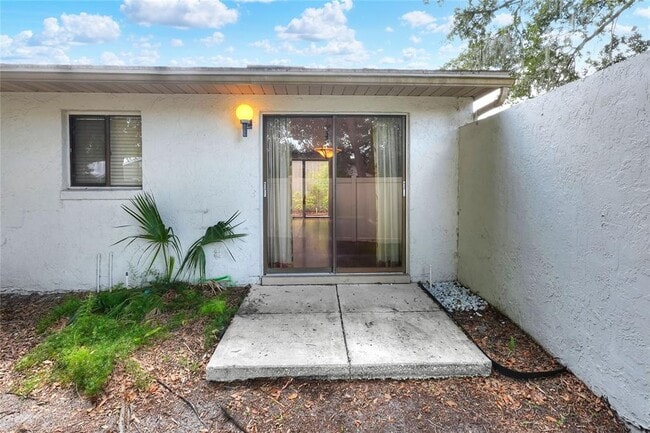 Building Photo - 3988 Oak Loop