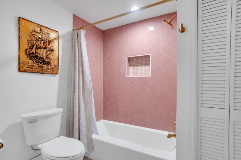 Building Photo - 121 W Hall St