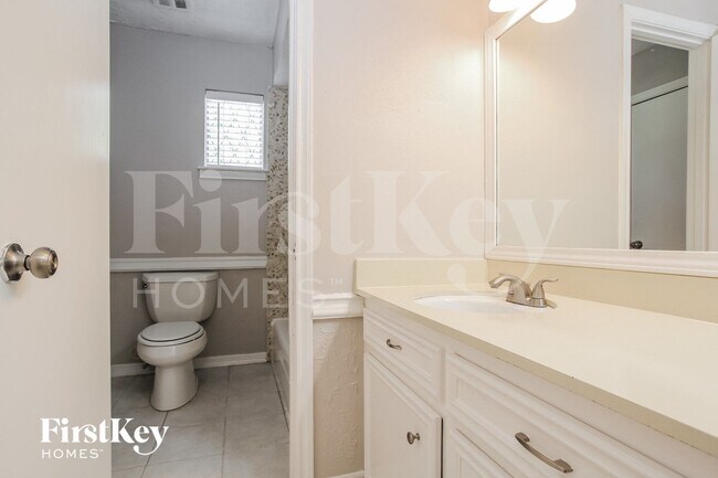 Building Photo - 24106 Creekview Dr