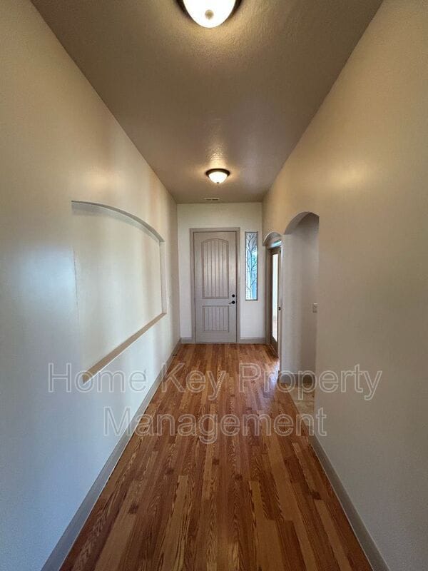 Building Photo - 157 E Foothill Dr
