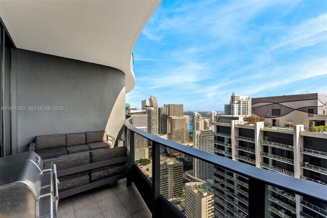 Building Photo - 1000 Brickell Plaza