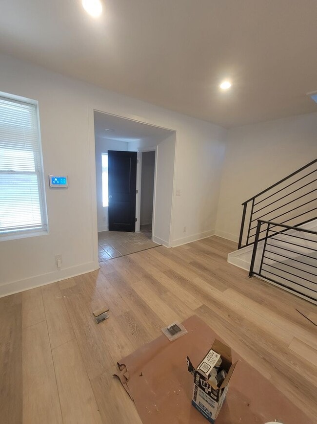 Building Photo - Fully beautiful rehab 4 bed 2.5 bath secti...