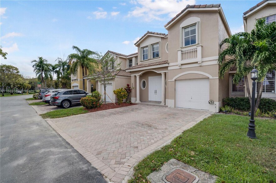 Building Photo - 4882 NW 108th Psge