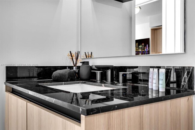 Building Photo - 225 N Miami Ave