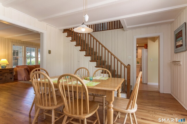 Building Photo - 116 Overshore Dr E