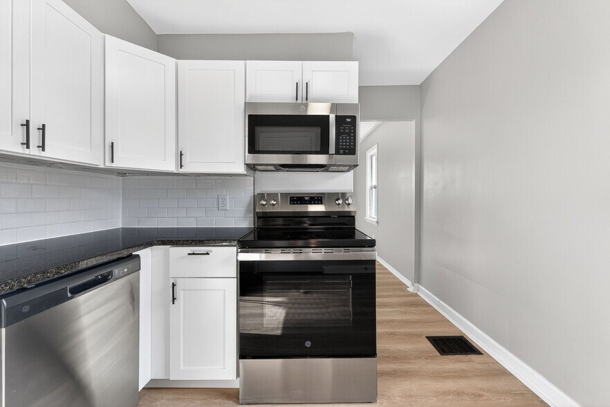 Building Photo - 1437 E 19th Ave