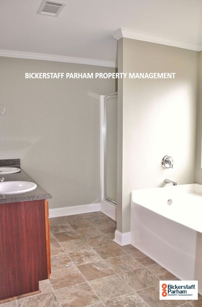 Building Photo - Welcome to Ft. Mitchell!! The Perfect Fami...