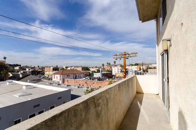 Building Photo - 321 S Berendo St