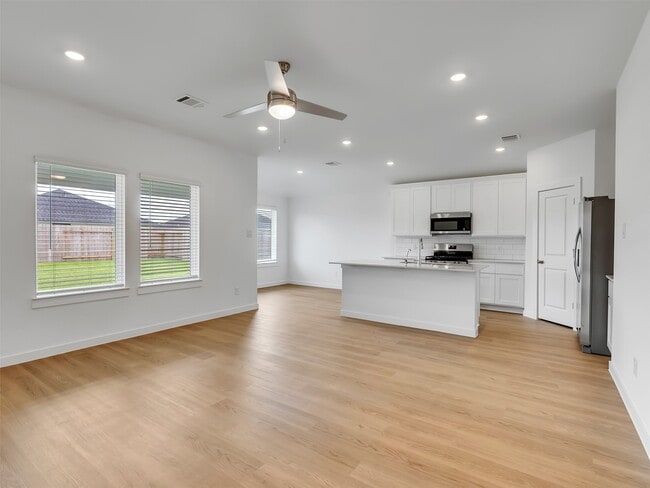 Building Photo - 9011 Serene Hvn Dr