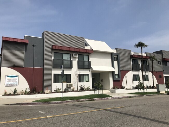 Building Photo - 3510 Clarington Ave
