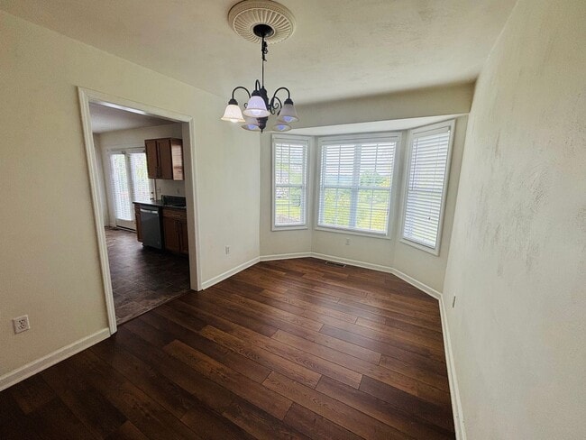 Building Photo - 985 New Village Dr NW