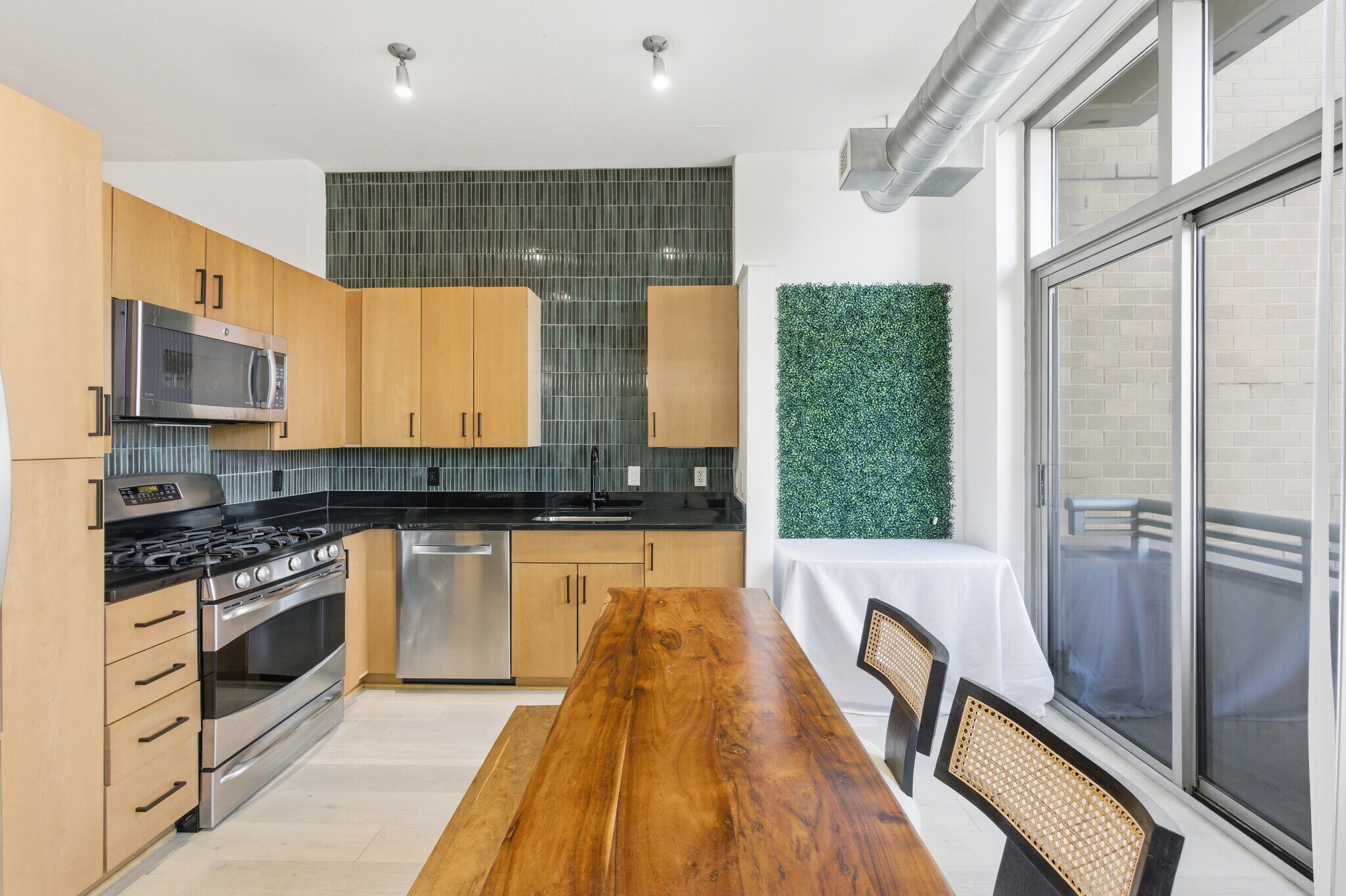 Building Photo - 811 4th St NW