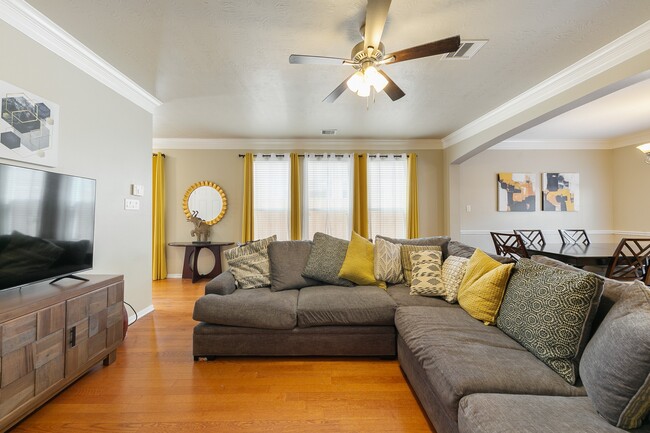 Building Photo - 6222 Skyline Dr